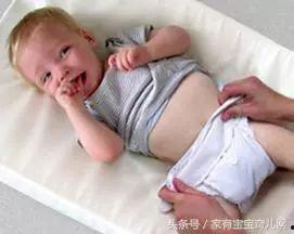 婴儿换尿布视频,温馨瞬间捕捉