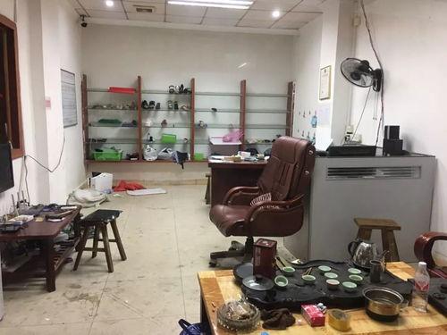 鞋厂贴底视频,从贴底到成品，一睹鞋履制造全貌