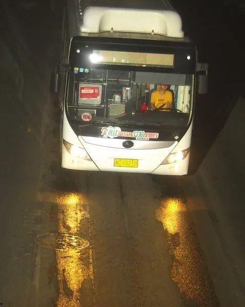 公交车 视频,公交车上的生活百态