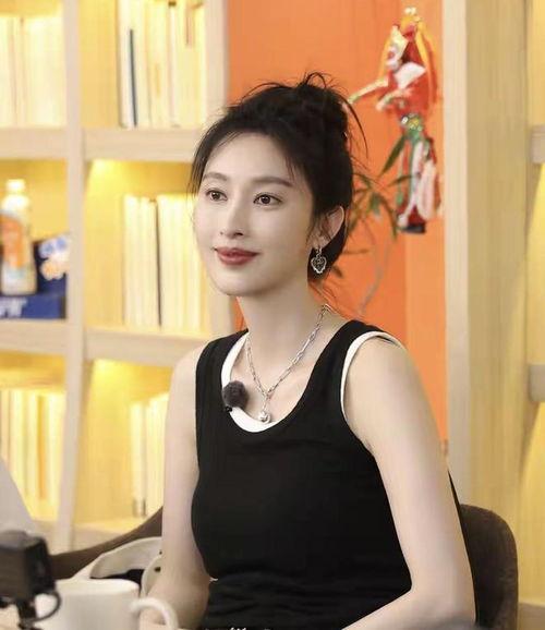 张俪视频,魅力演绎，光影中的时尚风采