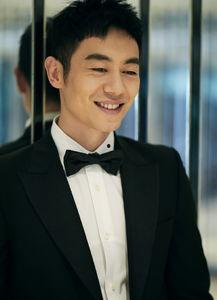 朱亚文获奖视频,荣耀时刻，演技实力再获认可