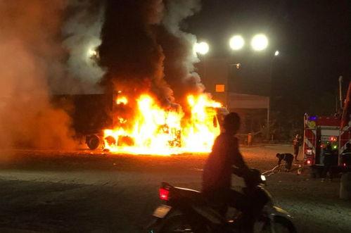 着火视频,火光冲天！惊心动魄的火灾现场瞬间