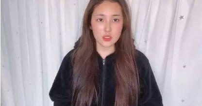 学生强吻老师的胸视频,学生强吻老师胸部的惊人一幕