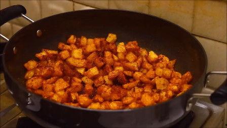 炸土豆视频,香脆美味，家常美食制作指南