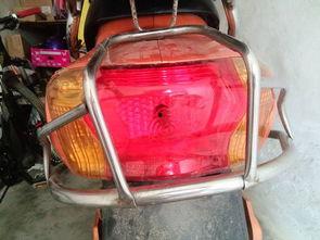 电动车前大灯罩拆视频