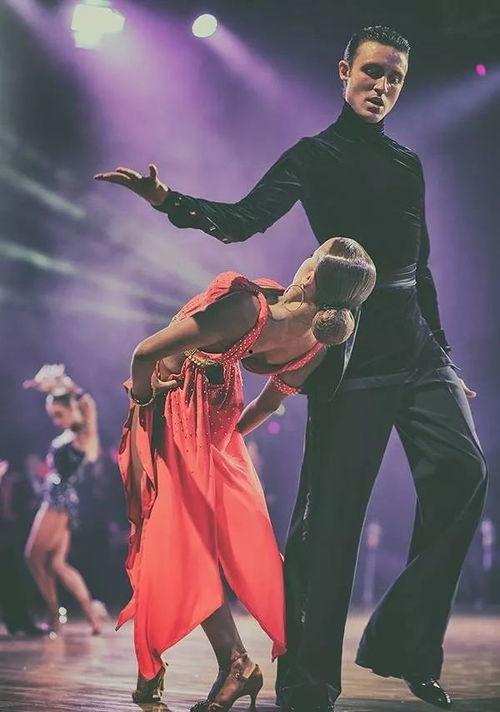 拉丁舞蹈视频,跟随视频领略激情四溢的舞蹈魅力