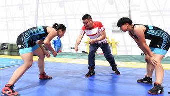 小孩摔跤视频,小宝贝摔跤的可爱瞬间回顾