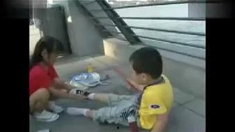 小男孩脱小女孩的裤子视频,小男孩脱小女孩裤子事件引发社会关注